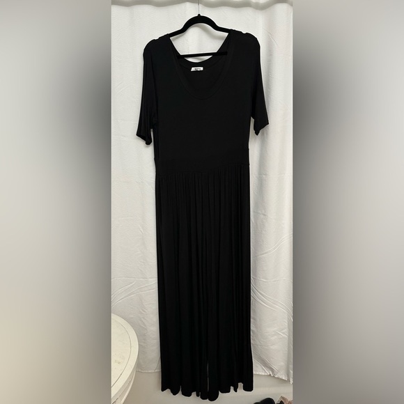 Elegant Black Knit Women's Jumpsuit - Picture 1 of 8